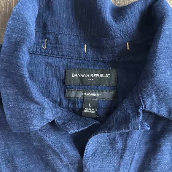 Banana Republic Men’s size large button shirt. 47% linen, 43% rayon, 10% nylon. - Picture 2 of 5